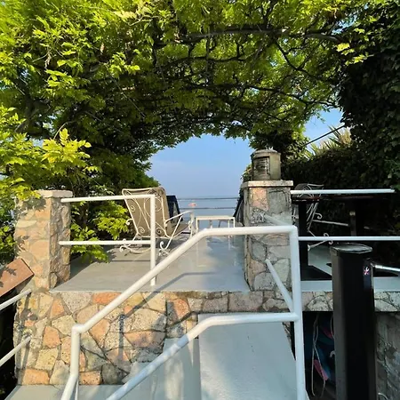 Le Petit Du Lac Bed & Breakfast