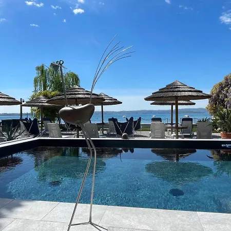 Le Petit Du Lac Bed & Breakfast 3*
