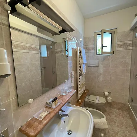 Le Petit Du Lac Bed & Breakfast Sirmione